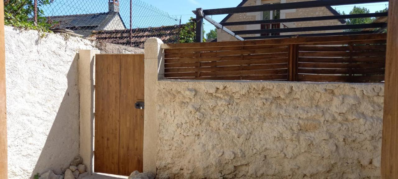 Gite-Civray-De-Touraine Troglo De Denise Exterior photo
